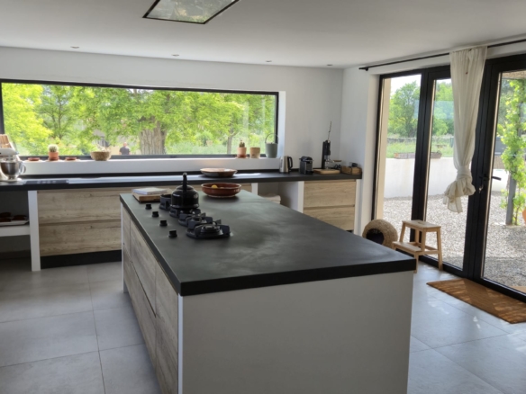 B&B te koop in Almansa: Unieke Off-grid Finca met Toeristische Licentie