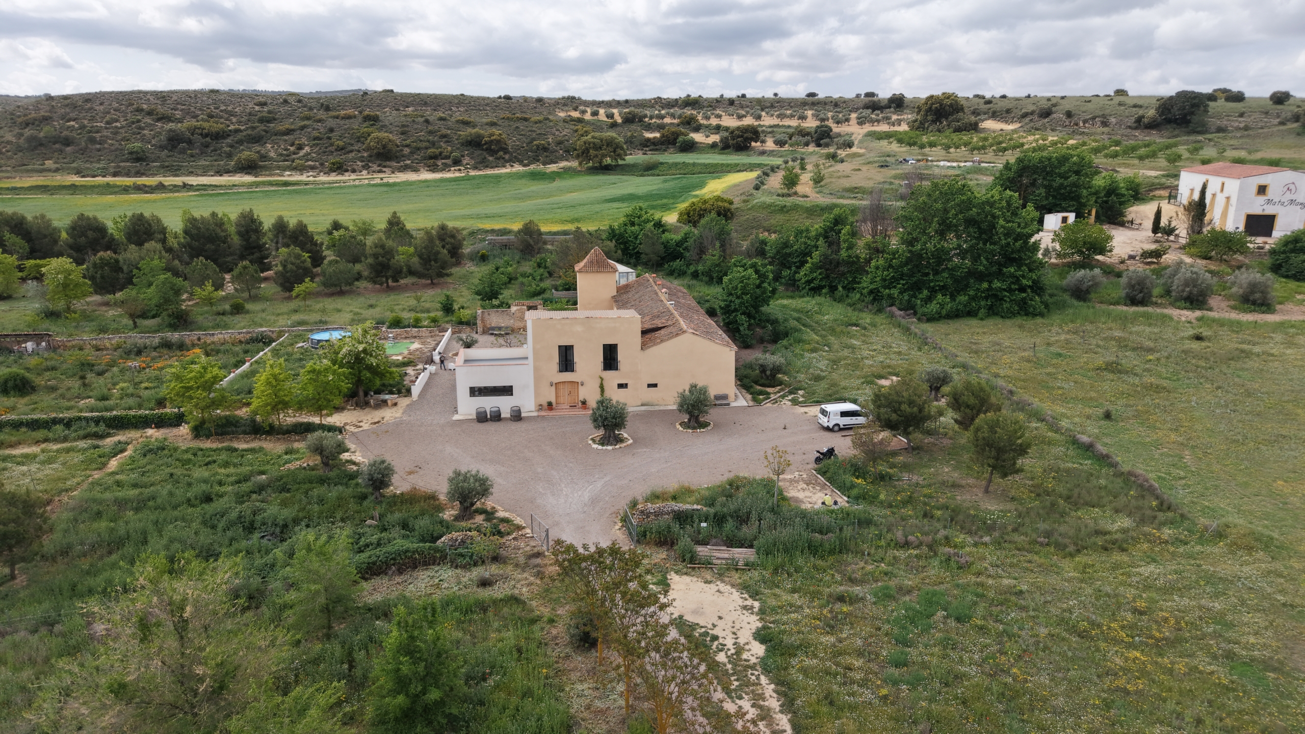 B&B te koop in Almansa: Unieke Off-grid Finca met Toeristische Licentie