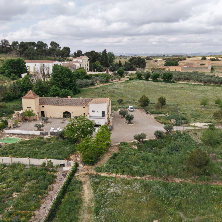 B&B te koop in Almansa: Unieke Off-grid Finca met Toeristische Licentie