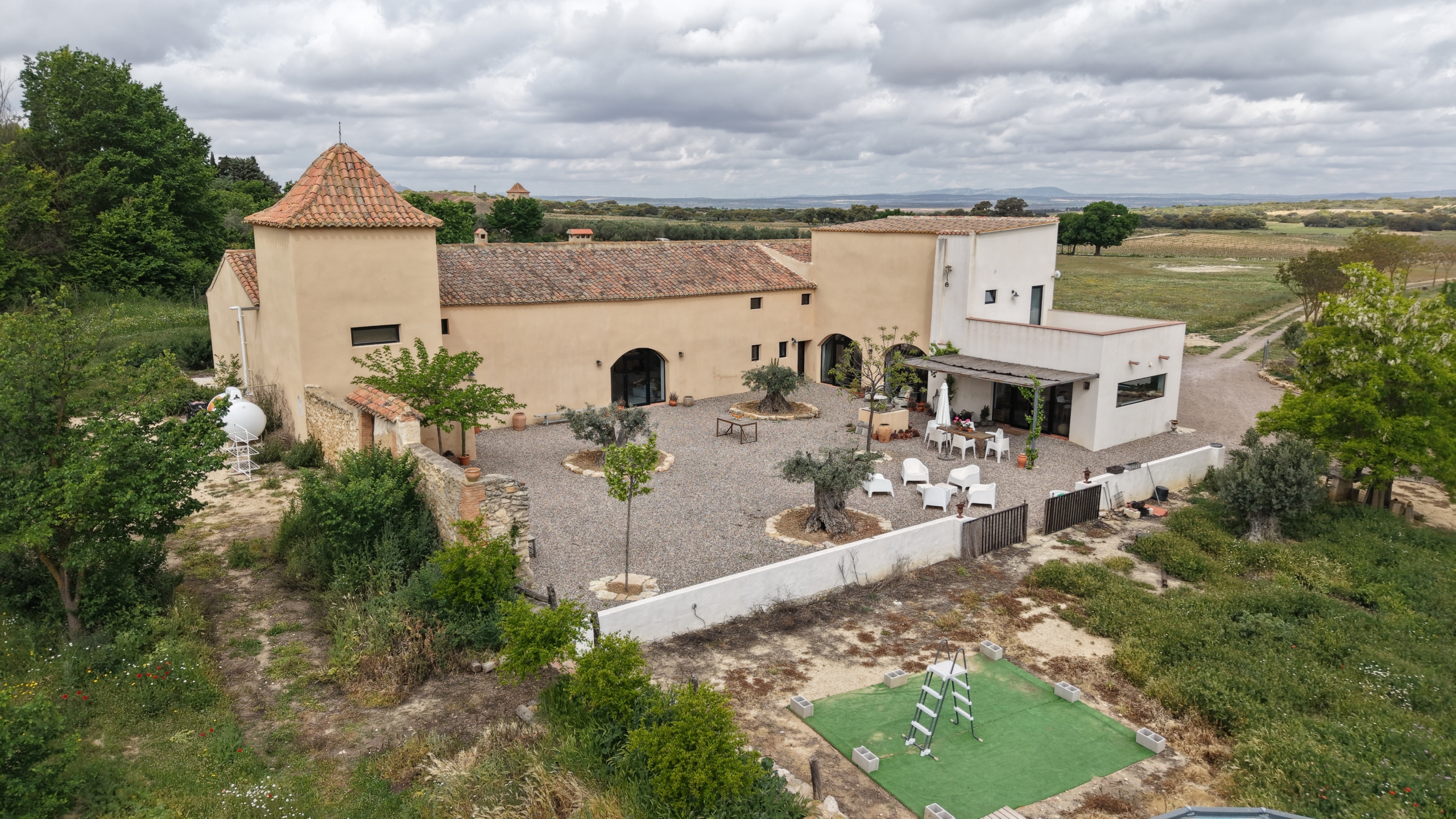 B&B te koop in Almansa: Unieke Off-grid Finca met Toeristische Licentie