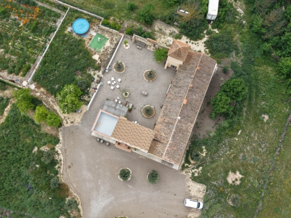 B&B te koop in Almansa: Unieke Off-grid Finca met Toeristische Licentie