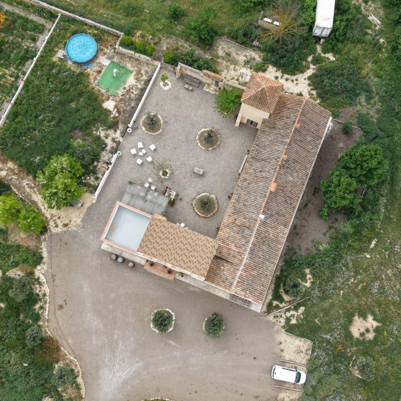 B&B te koop in Almansa: Unieke Off-grid Finca met Toeristische Licentie