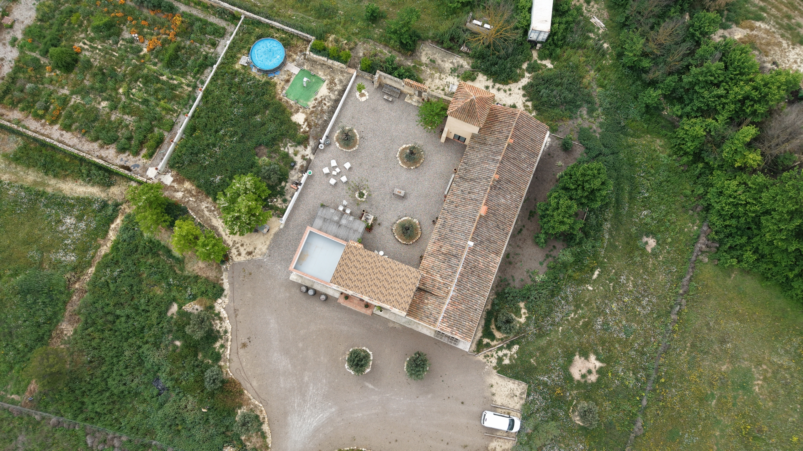 B&B te koop in Almansa: Unieke Off-grid Finca met Toeristische Licentie