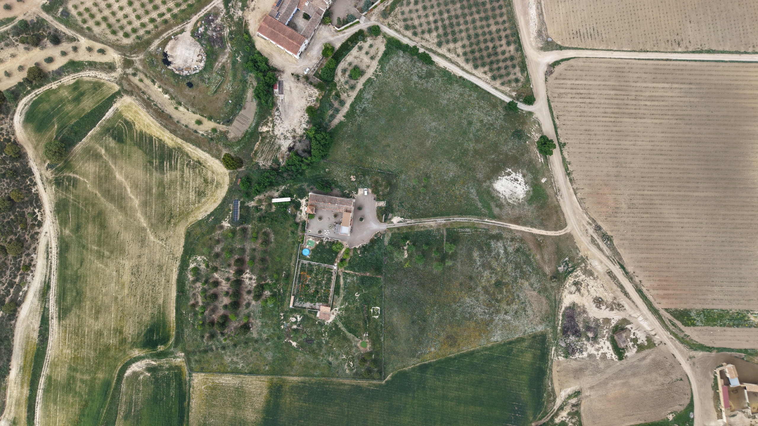 B&B te koop in Almansa: Unieke Off-grid Finca met Toeristische Licentie