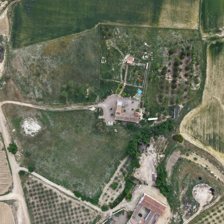 B&B te koop in Almansa: Unieke Off-grid Finca met Toeristische Licentie