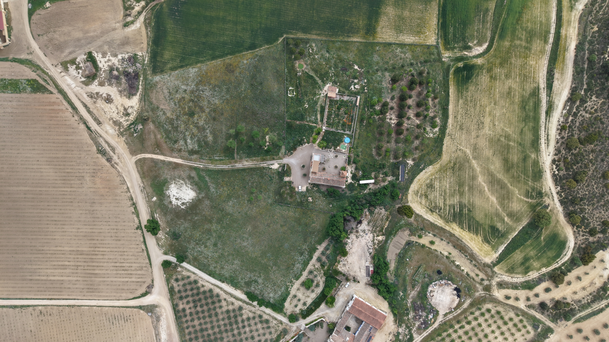 B&B te koop in Almansa: Unieke Off-grid Finca met Toeristische Licentie