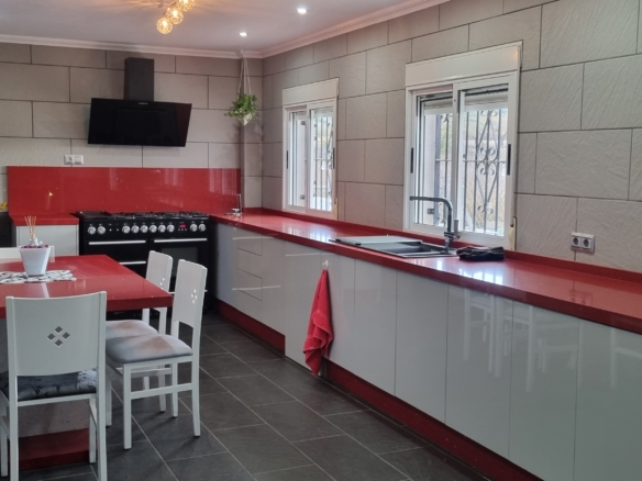 Unieke luxe villa met gastenverblijf en privézwembad te koop in Hondón de los Frailes