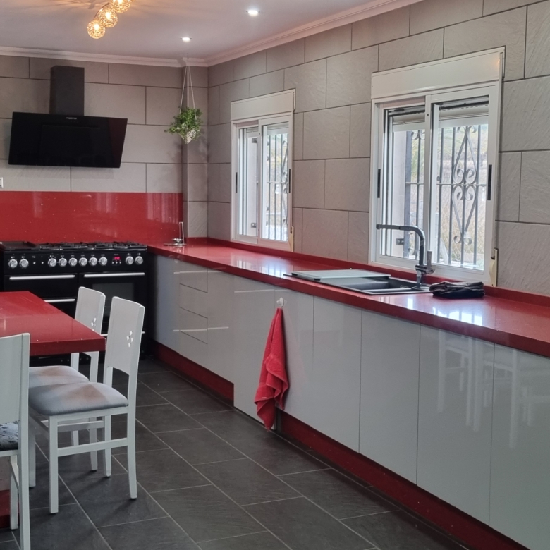 Unieke luxe villa met gastenverblijf en privézwembad te koop in Hondón de los Frailes