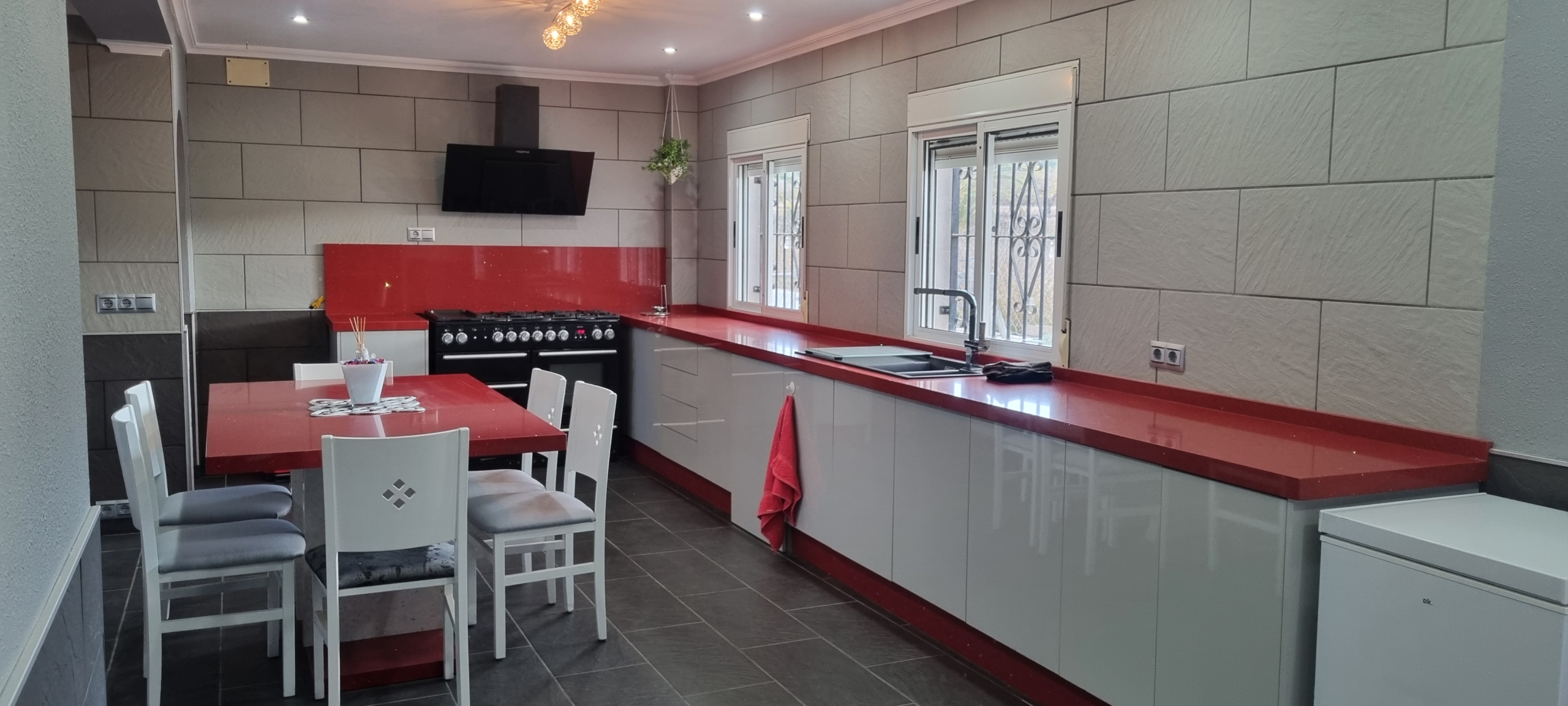 Unieke luxe villa met gastenverblijf en privézwembad te koop in Hondón de los Frailes