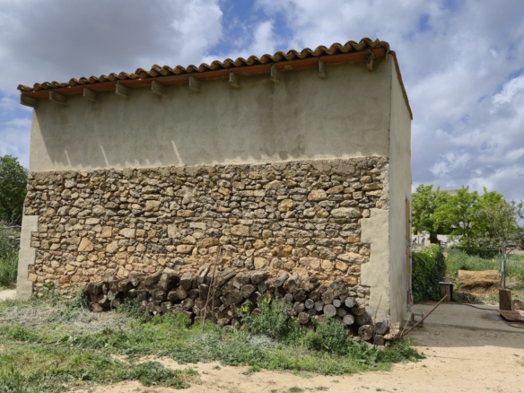 B&B te koop in Almansa: Unieke Off-grid Finca met Toeristische Licentie