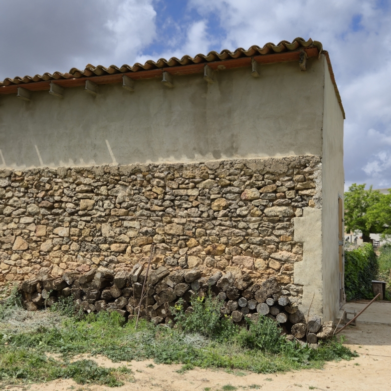 B&B te koop in Almansa: Unieke Off-grid Finca met Toeristische Licentie