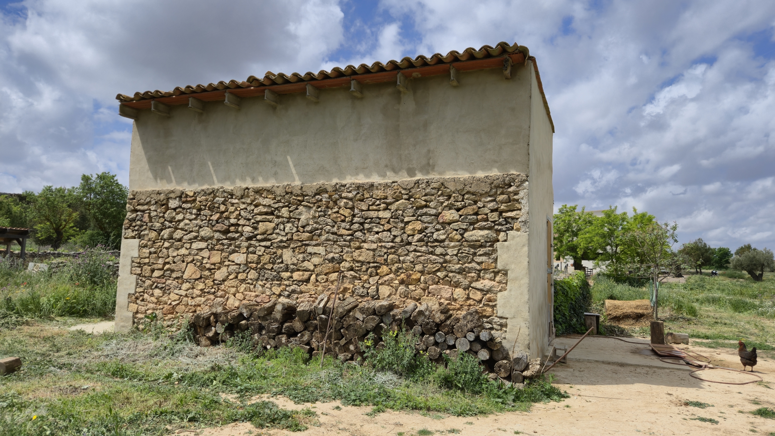 B&B te koop in Almansa: Unieke Off-grid Finca met Toeristische Licentie