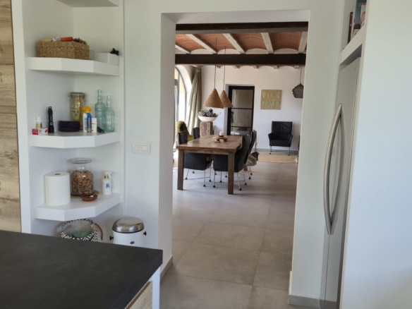B&B te koop in Almansa: Unieke Off-grid Finca met Toeristische Licentie