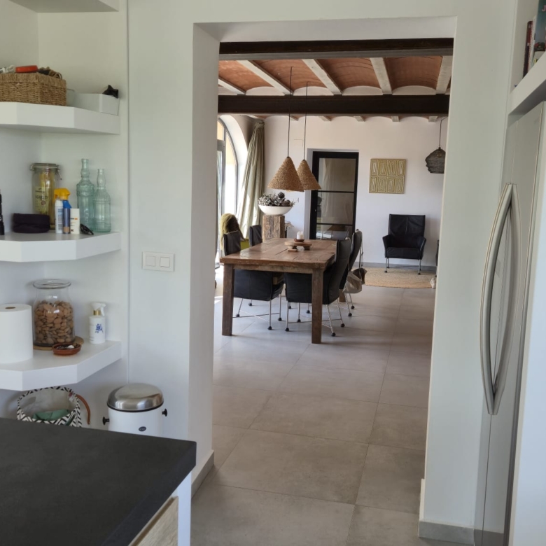 B&B te koop in Almansa: Unieke Off-grid Finca met Toeristische Licentie