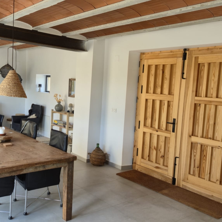 B&B te koop in Almansa: Unieke Off-grid Finca met Toeristische Licentie