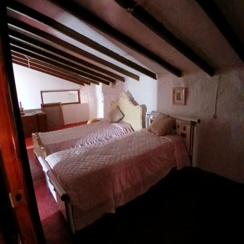 Exclusieve Off-Grid Finca met Gigantisch Perceel & Zwembad in Caudete
