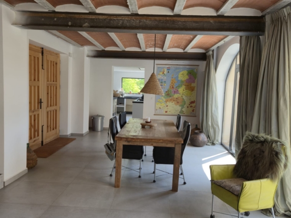 B&B te koop in Almansa: Unieke Off-grid Finca met Toeristische Licentie