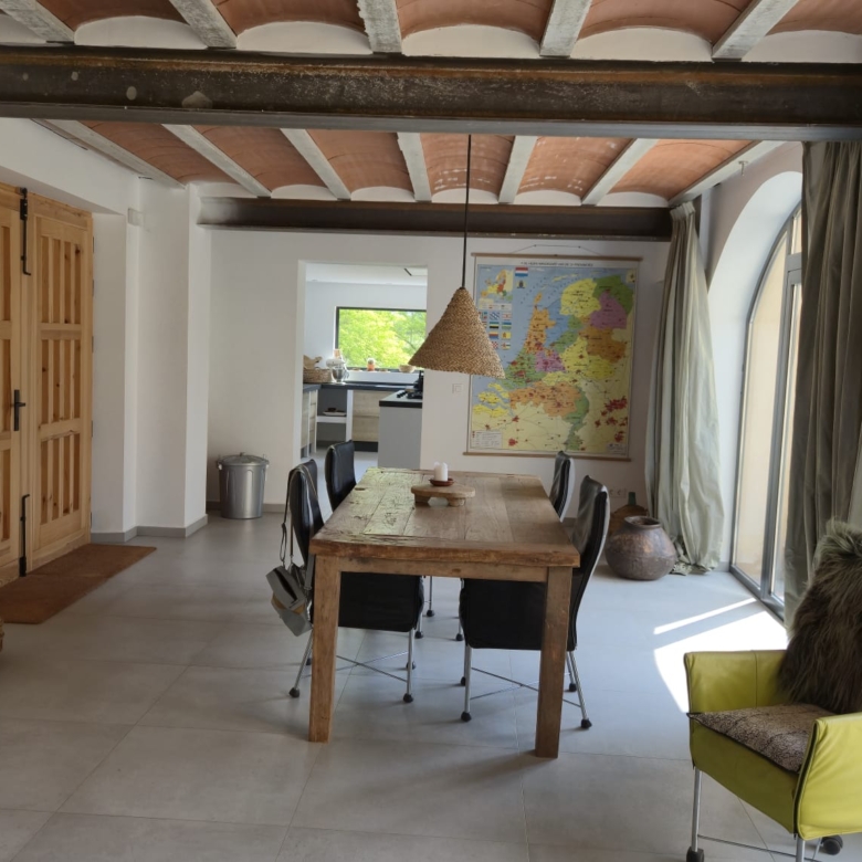 B&B te koop in Almansa: Unieke Off-grid Finca met Toeristische Licentie