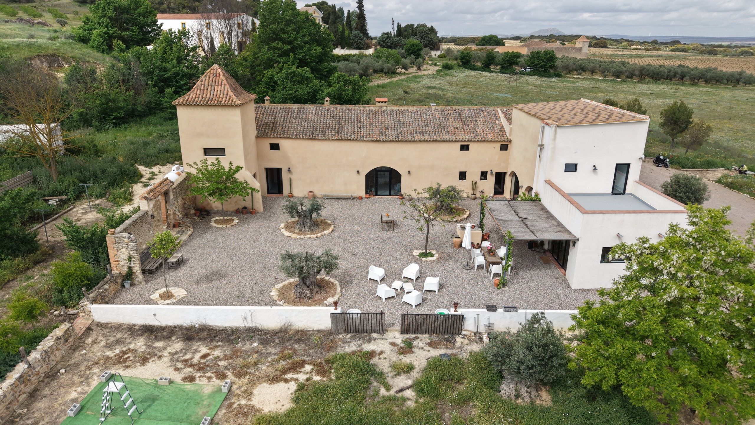 B&B te koop in Almansa: Unieke Off-grid Finca met Toeristische Licentie