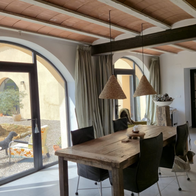 B&B te koop in Almansa: Unieke Off-grid Finca met Toeristische Licentie