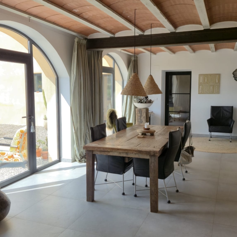 B&B te koop in Almansa: Unieke Off-grid Finca met Toeristische Licentie