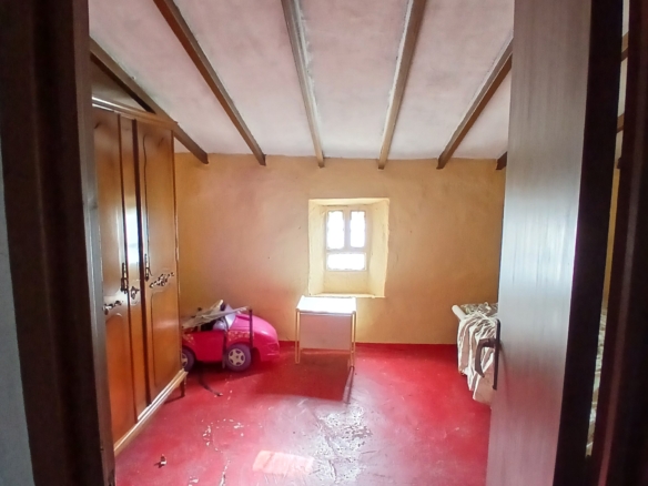 Exclusieve Off-Grid Finca met Gigantisch Perceel & Zwembad in Caudete