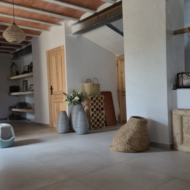 B&B te koop in Almansa: Unieke Off-grid Finca met Toeristische Licentie
