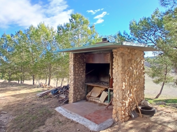 Exclusieve Off-Grid Finca met Gigantisch Perceel & Zwembad in Caudete