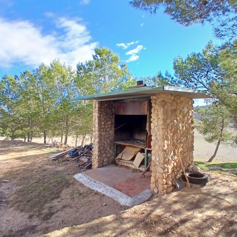 Exclusieve Off-Grid Finca met Gigantisch Perceel & Zwembad in Caudete