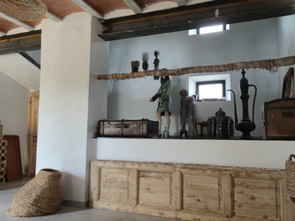 B&B te koop in Almansa: Unieke Off-grid Finca met Toeristische Licentie