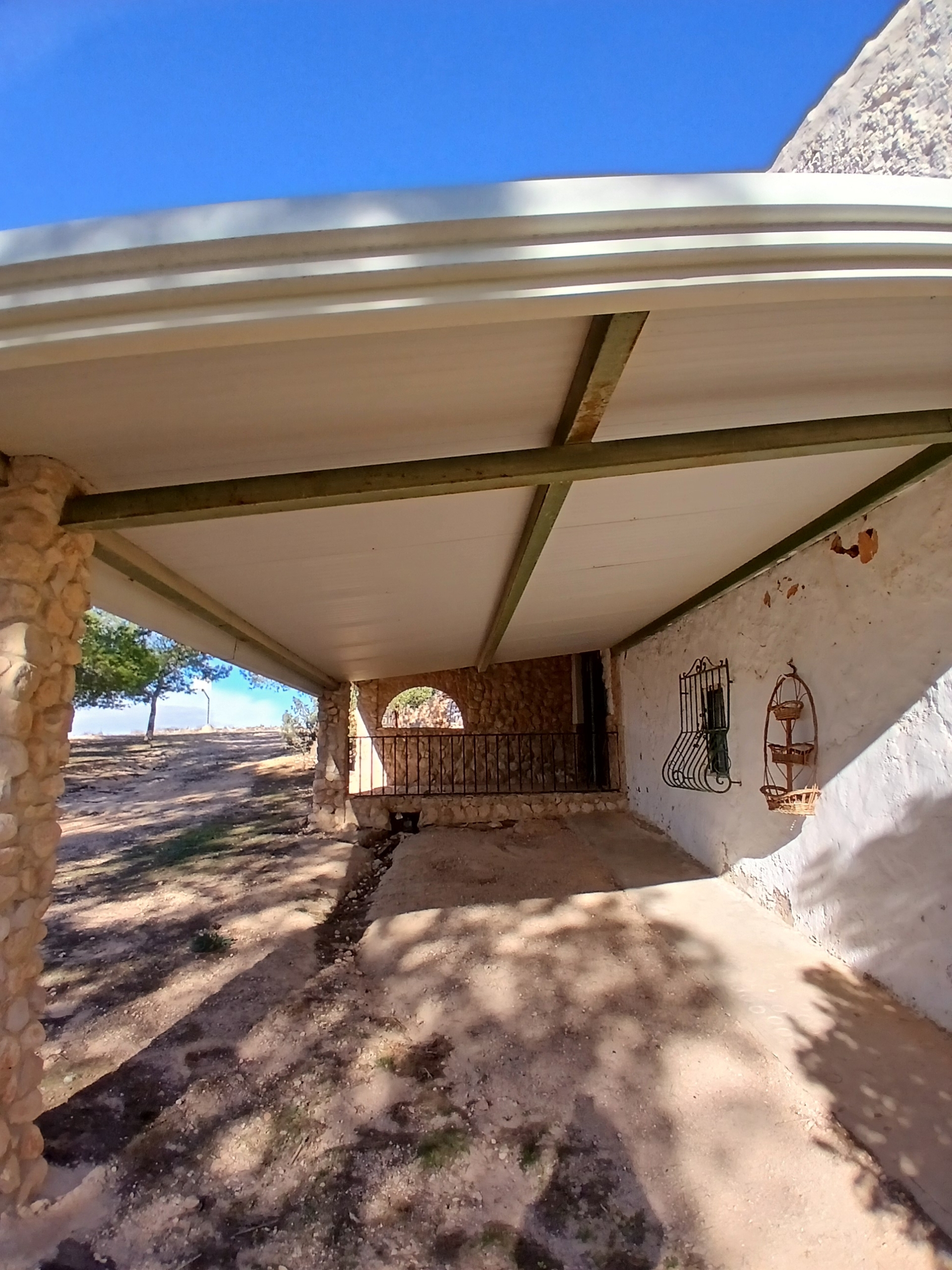 Exclusieve Off-Grid Finca met Gigantisch Perceel & Zwembad in Caudete