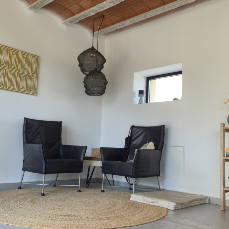 B&B te koop in Almansa: Unieke Off-grid Finca met Toeristische Licentie
