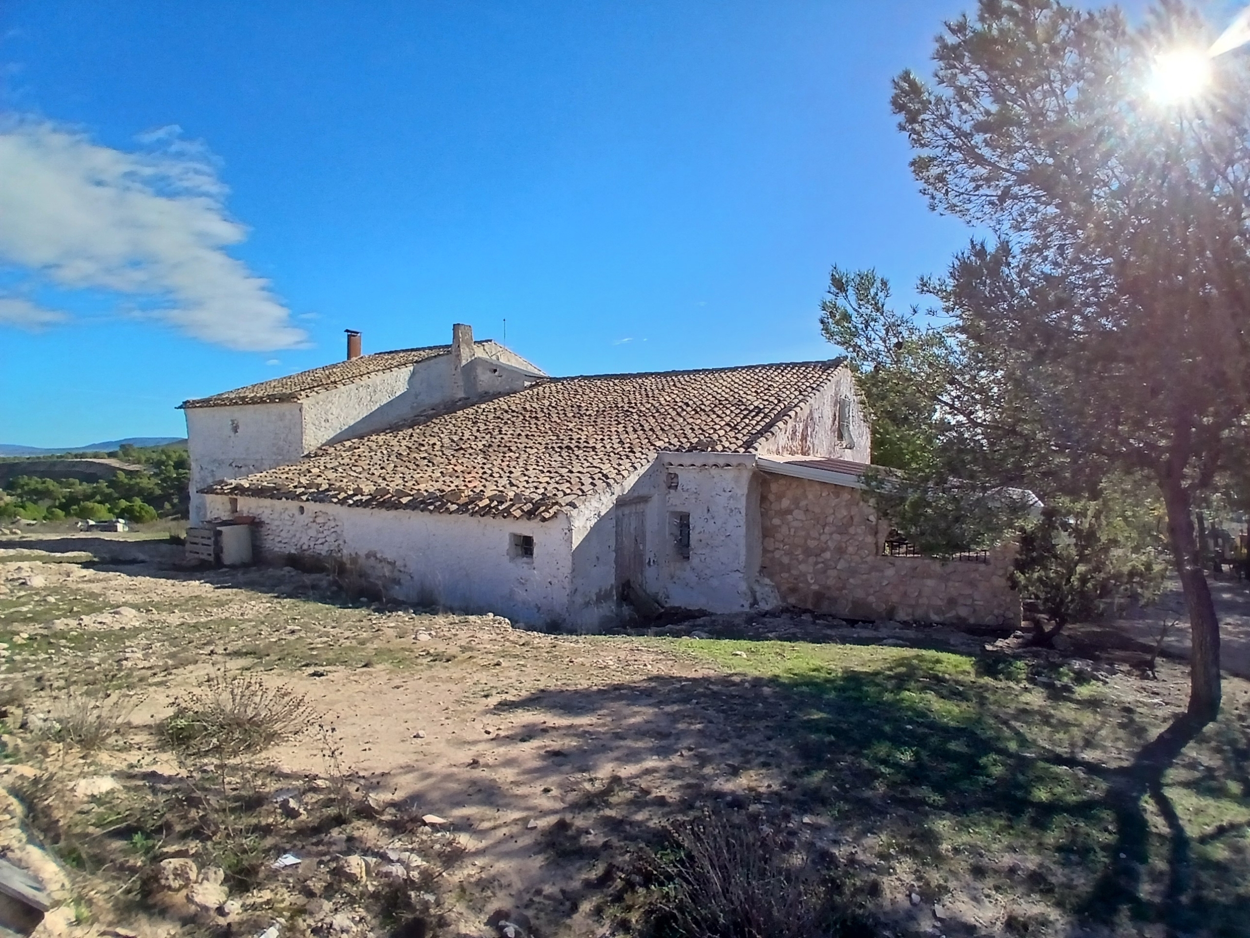 Exclusieve Off-Grid Finca met Gigantisch Perceel & Zwembad in Caudete