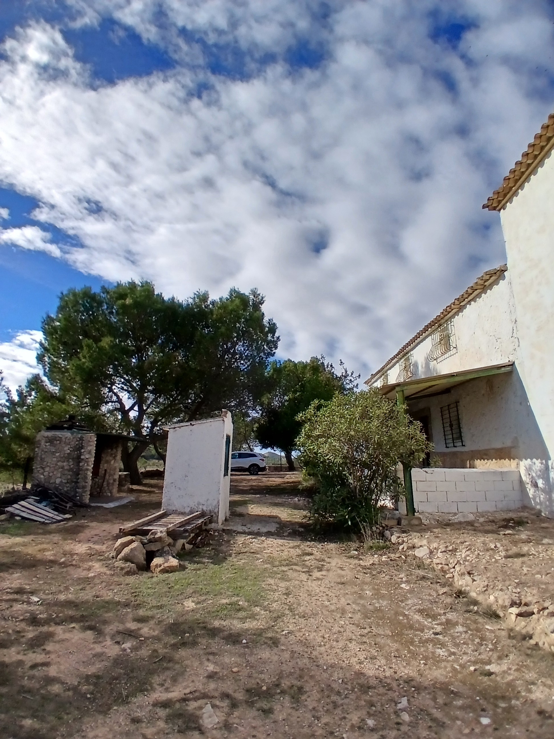 Exclusieve Off-Grid Finca met Gigantisch Perceel & Zwembad in Caudete