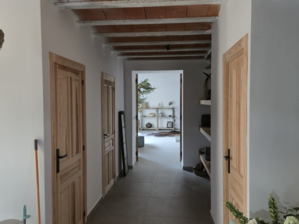B&B te koop in Almansa: Unieke Off-grid Finca met Toeristische Licentie