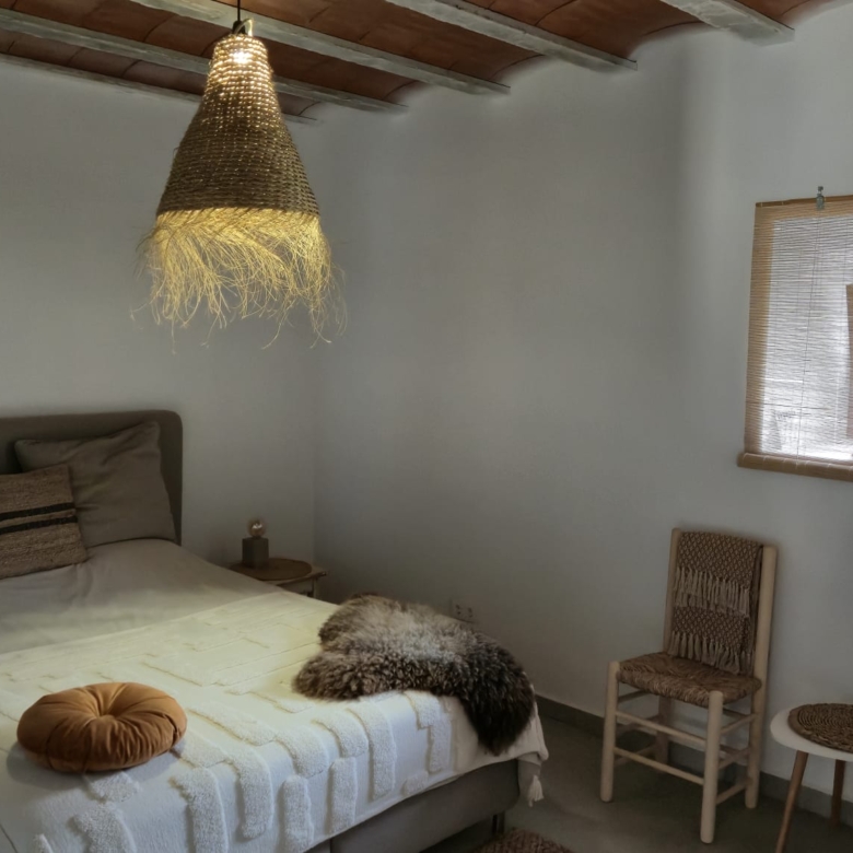 B&B te koop in Almansa: Unieke Off-grid Finca met Toeristische Licentie