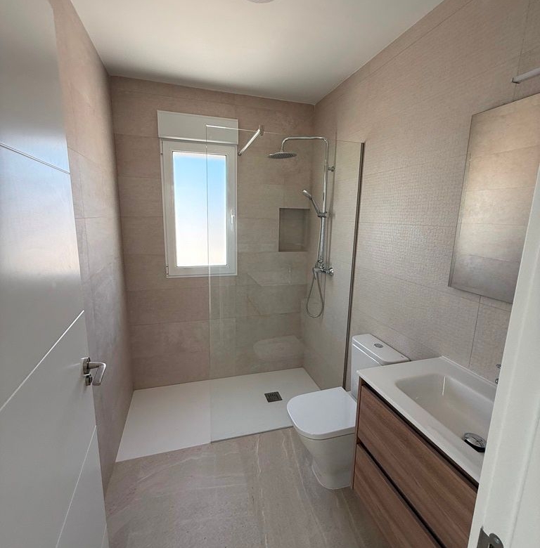 Modieuze Nieuwbouw Villa met Zwembad te Koop in Rodriguillo, Pinoso