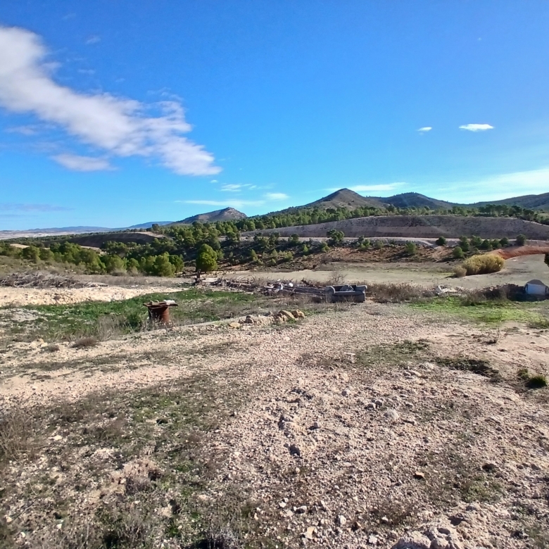Exclusieve Off-Grid Finca met Gigantisch Perceel & Zwembad in Caudete