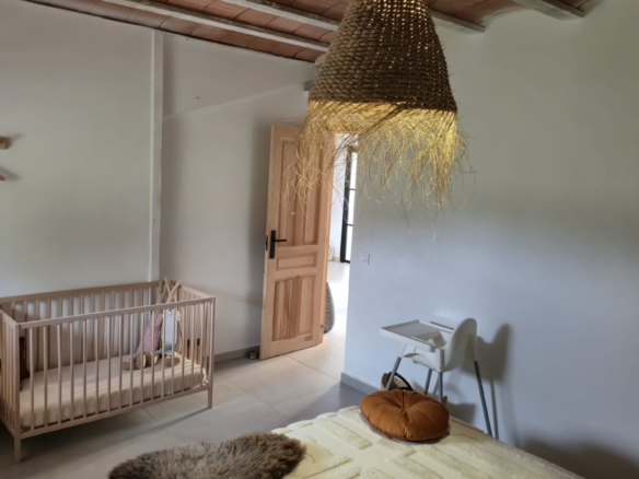 B&B te koop in Almansa: Unieke Off-grid Finca met Toeristische Licentie