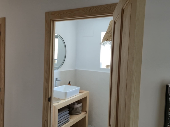 B&B te koop in Almansa: Unieke Off-grid Finca met Toeristische Licentie
