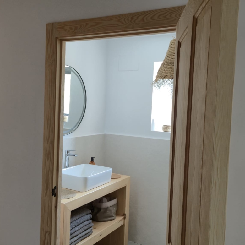 B&B te koop in Almansa: Unieke Off-grid Finca met Toeristische Licentie