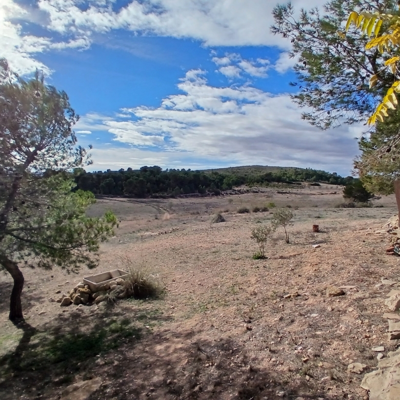 Exclusieve Off-Grid Finca met Gigantisch Perceel & Zwembad in Caudete
