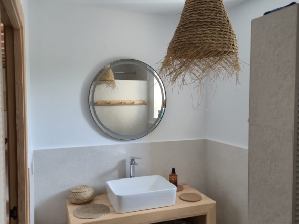 B&B te koop in Almansa: Unieke Off-grid Finca met Toeristische Licentie
