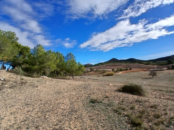Exclusieve Off-Grid Finca met Gigantisch Perceel & Zwembad in Caudete