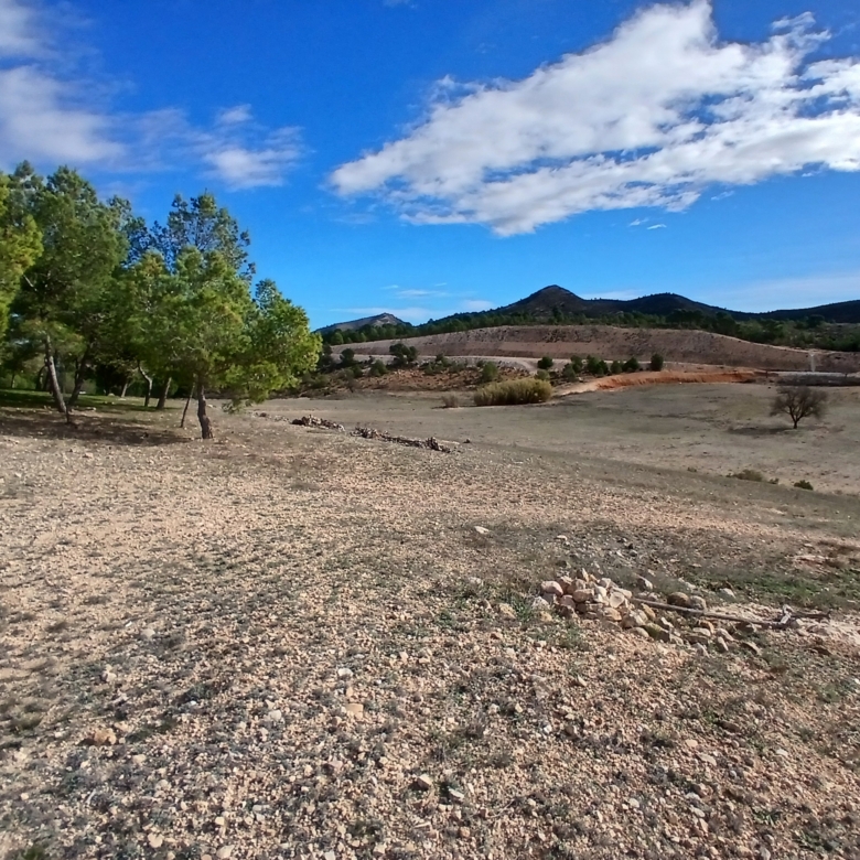 Exclusieve Off-Grid Finca met Gigantisch Perceel & Zwembad in Caudete