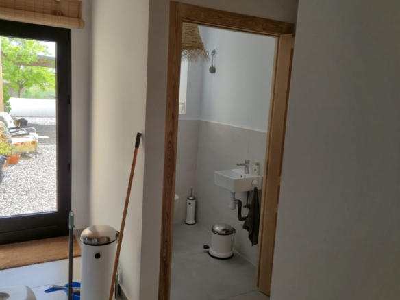 B&B te koop in Almansa: Unieke Off-grid Finca met Toeristische Licentie
