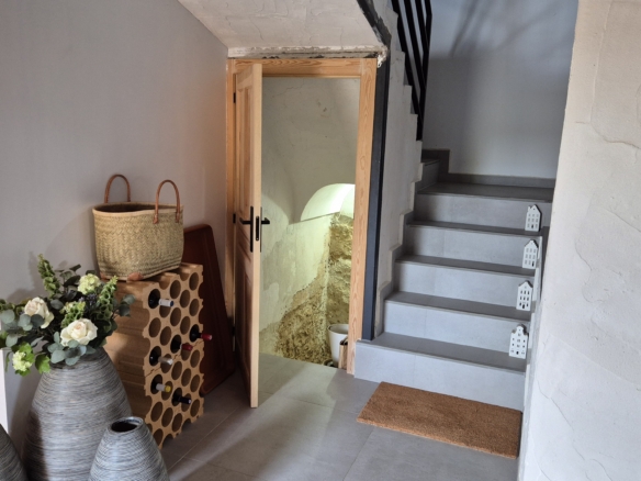 B&B te koop in Almansa: Unieke Off-grid Finca met Toeristische Licentie