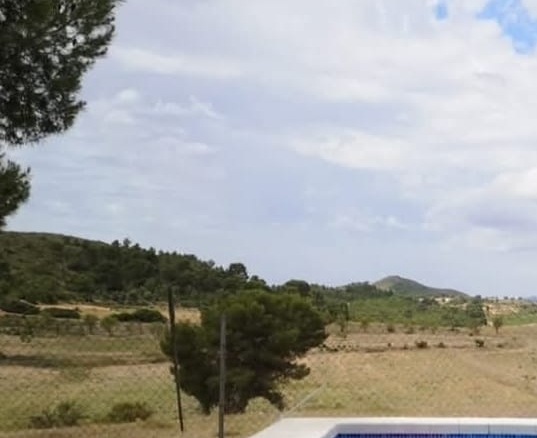 Exclusieve Off-Grid Finca met Gigantisch Perceel & Zwembad in Caudete