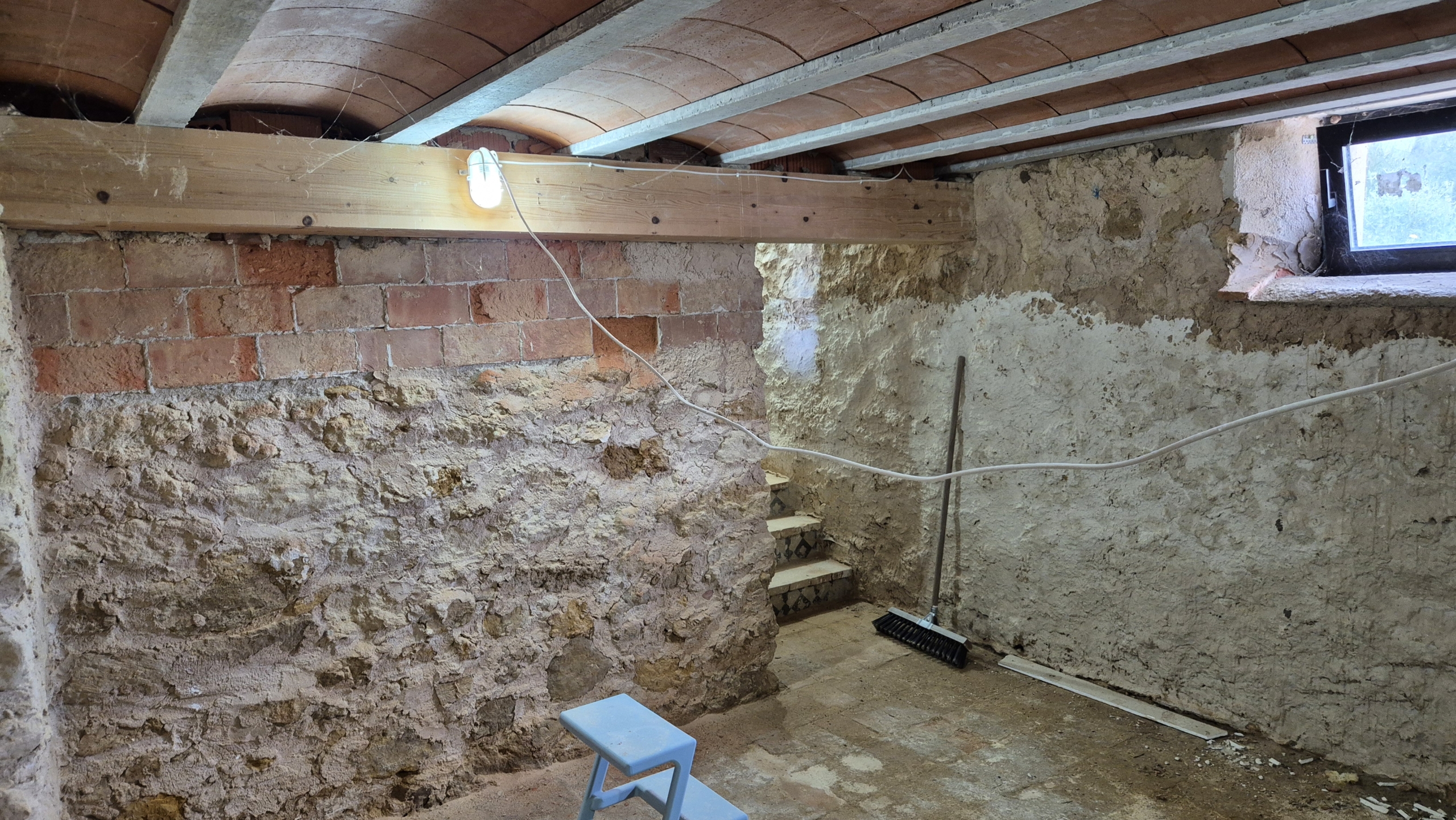 B&B te koop in Almansa: Unieke Off-grid Finca met Toeristische Licentie