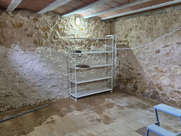 B&B te koop in Almansa: Unieke Off-grid Finca met Toeristische Licentie